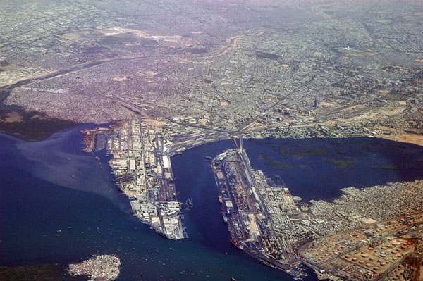 Karachi_port_and_harbour_aerial