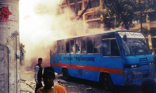 JnU-bus-torched