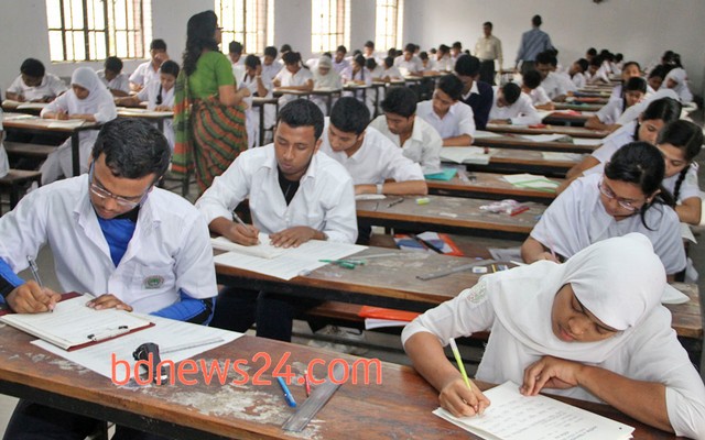 01_SSC+Exam_Tejgaon+Govt+Girls+High+School_090214_0025