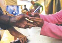 গণতন্ত্র ধার করার প্রয়োজন নেই আফ্রিকার