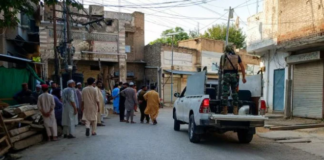 Suicide attack kills 16 near mosque in northwest Pakistan police compound